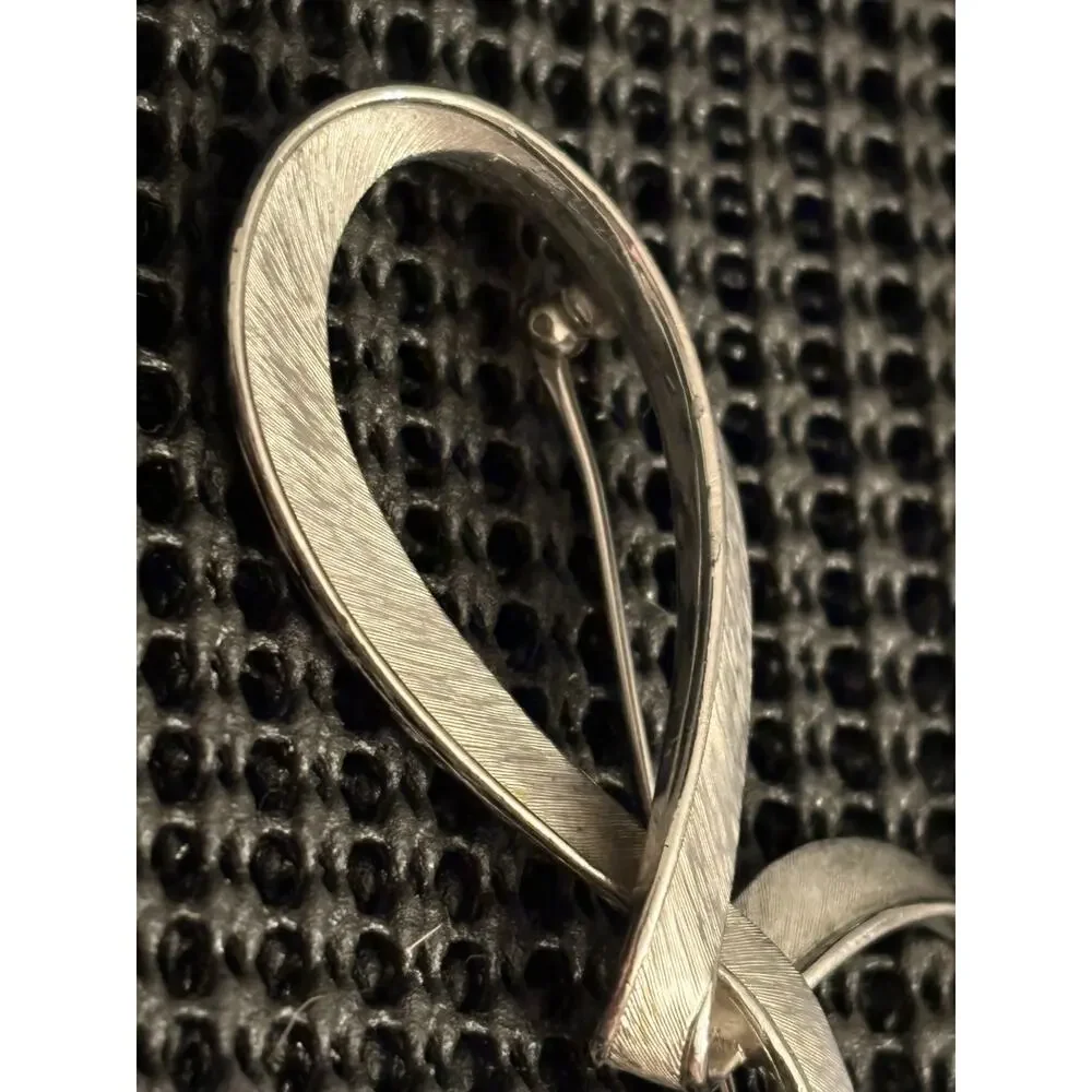 Vintage Trifari Crown Abstract Ribbon Brooch Brushed Silver Tone